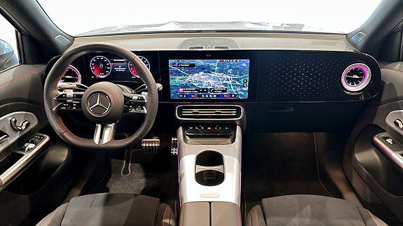 Mercedes-Benz GLB250+ 6 of 13