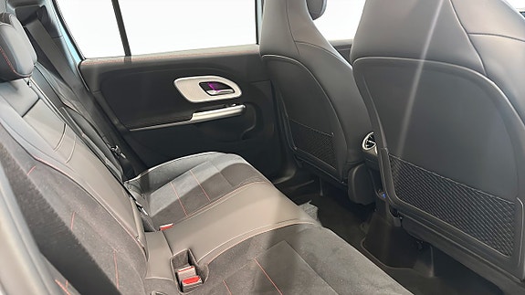 Mercedes-Benz GLB250+ 8 of 13
