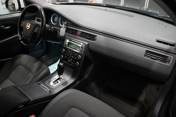 Volvo V70 7 of 16