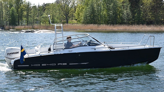 XO 240 RS Open -2011. Evinrude G1 250 HK.