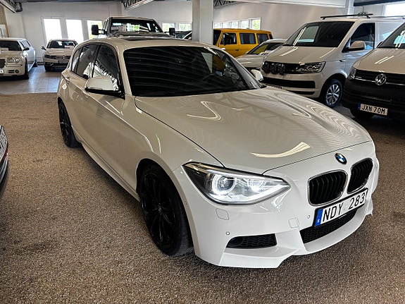 BMW 118d 2 of 5