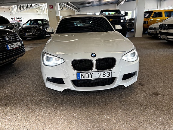BMW 118d 3 of 5