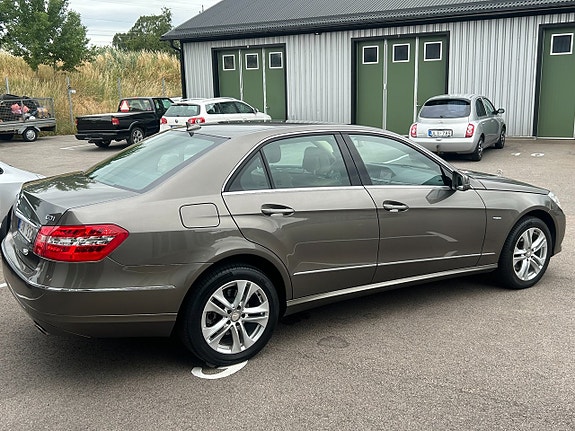 Mercedes-Benz E350 7 of 27