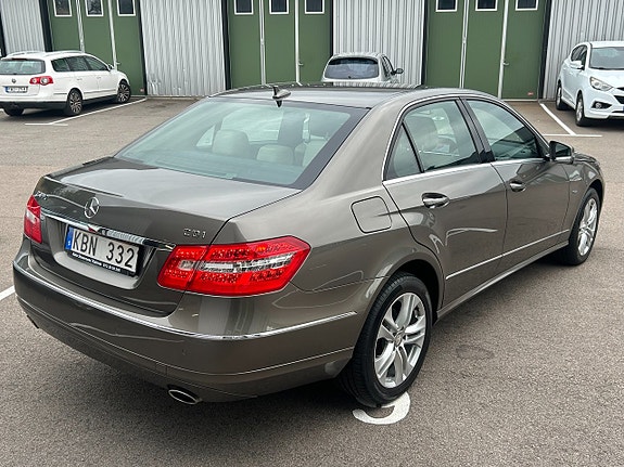 Mercedes-Benz E350 8 of 27