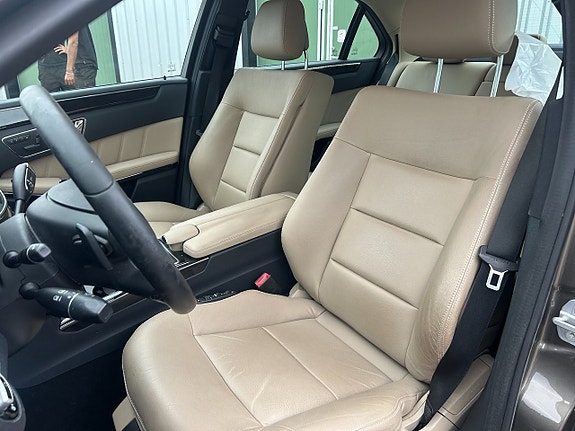 Mercedes-Benz E350 14 of 27