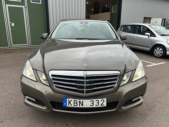 Mercedes-Benz E350 11 of 27