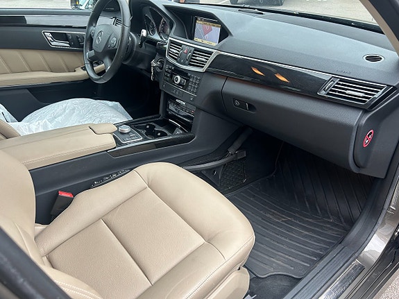 Mercedes-Benz E350 21 of 27