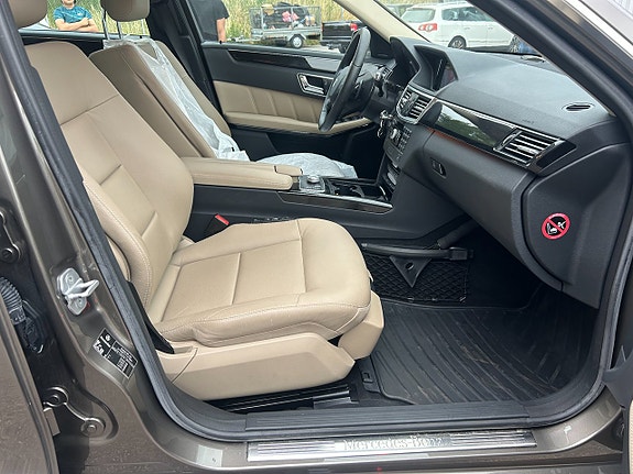 Mercedes-Benz E350 20 of 27