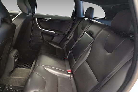 Volvo XC60 12 of 15