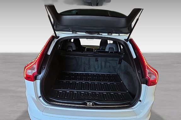 Volvo XC60 10 of 15