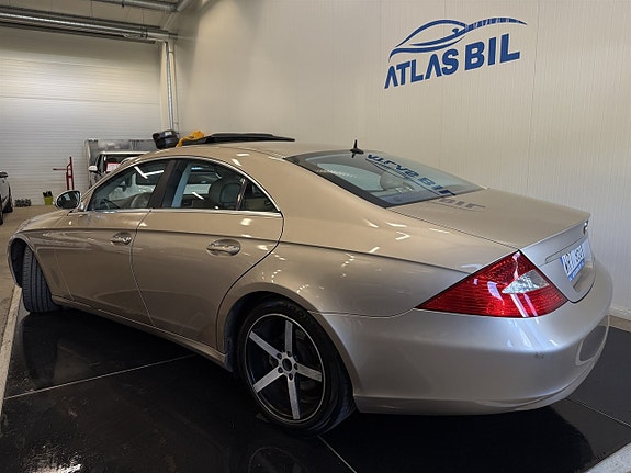 Mercedes-Benz CLS350 3 of 5