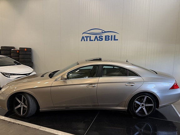Mercedes-Benz CLS350 2 of 5
