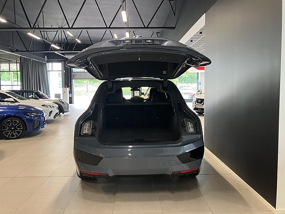 BMW iX 5 of 16