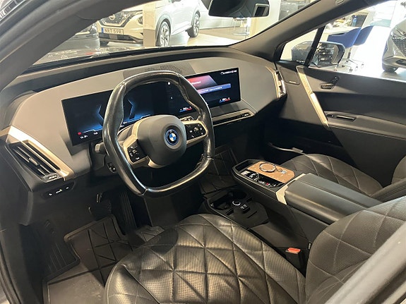 BMW iX 7 of 16