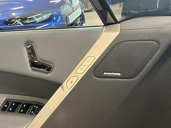 BMW iX 6 of 16