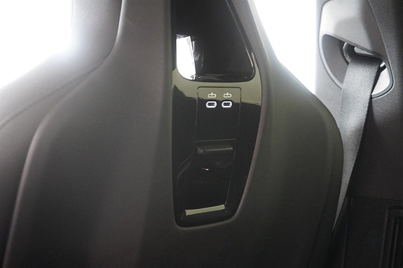BMW iX 9 of 19