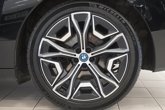 BMW iX 6 of 19