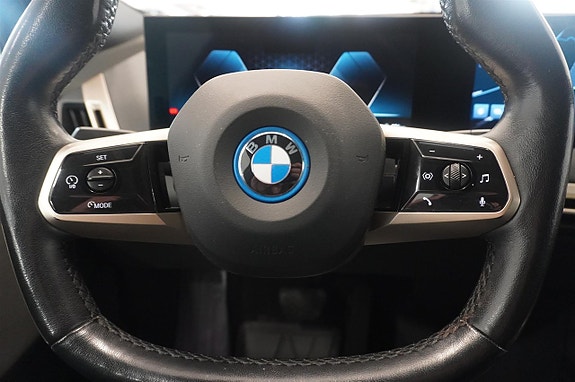 BMW iX 15 of 19