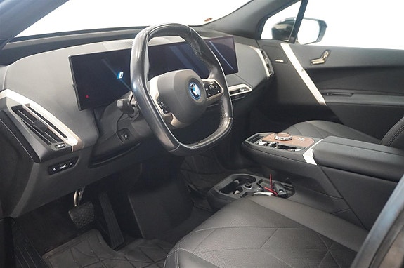 BMW iX 2 of 5