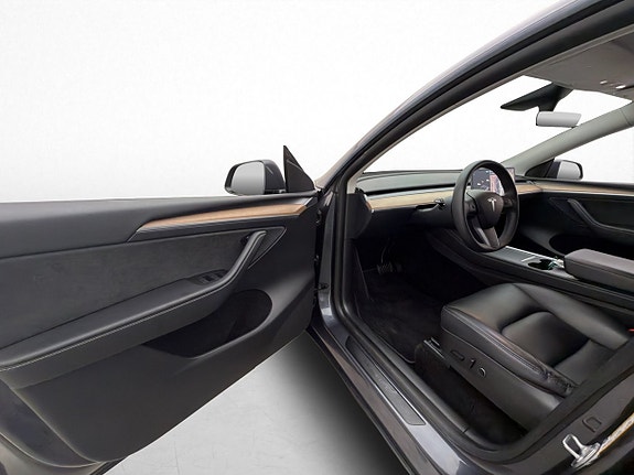 Tesla Model Y 11 of 30