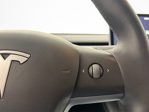 Tesla Model Y 20 of 30