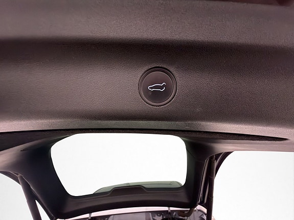 Tesla Model Y 29 of 30