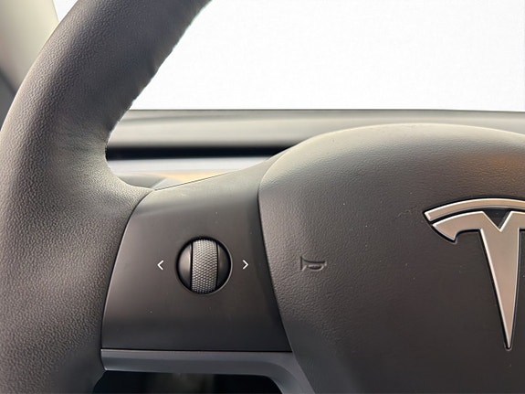 Tesla Model Y 19 of 30