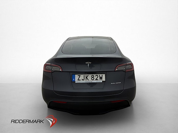 Tesla Model Y 8 of 30