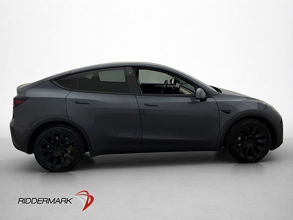 Tesla Model Y 10 of 30