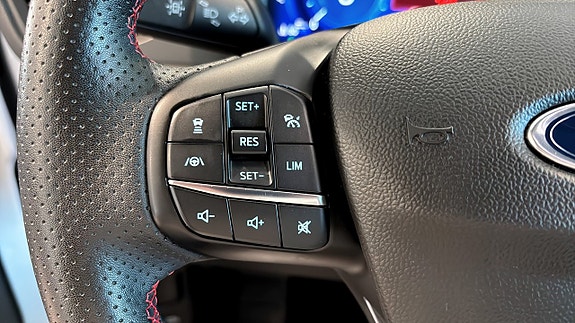 Ford Kuga 10 of 12