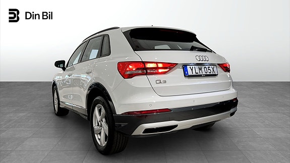 Audi Q3 3 of 5