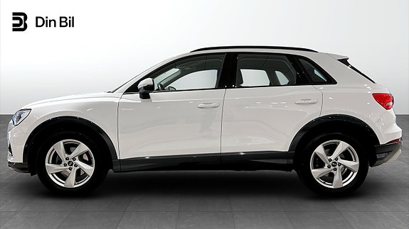 Audi Q3 2 of 5