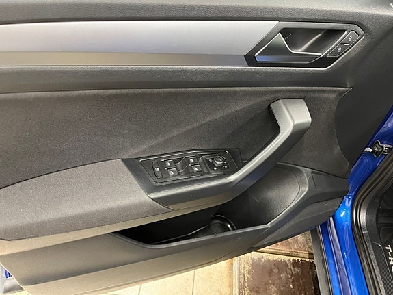 Volkswagen T-Roc 7 of 10