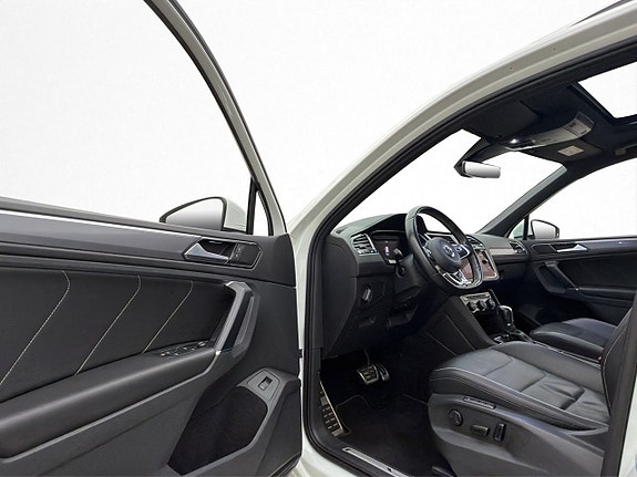 Volkswagen Tiguan 12 of 30