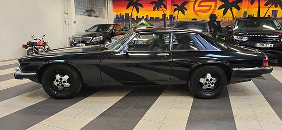 Jaguar XJ 4 of 15
