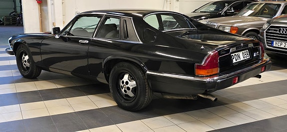 Jaguar XJ 5 of 15
