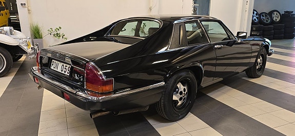Jaguar XJ 7 of 15