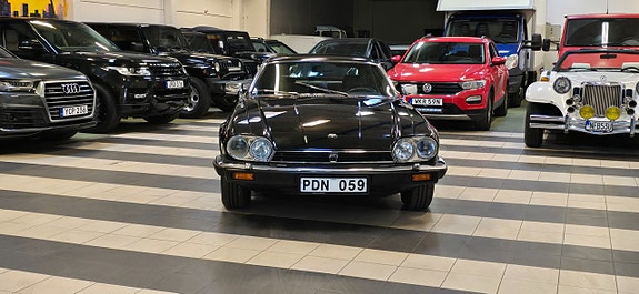 Jaguar XJ 3 of 15