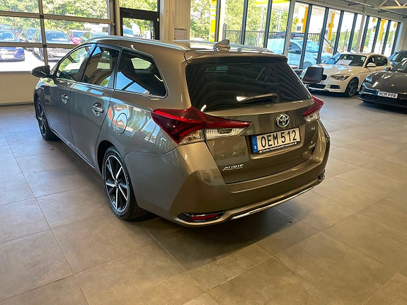 Toyota Auris 4 of 5