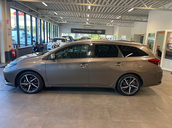 Toyota Auris 3 of 5