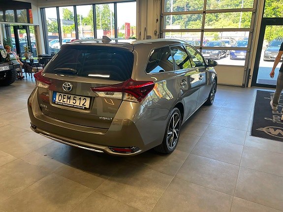 Toyota Auris 5 of 5