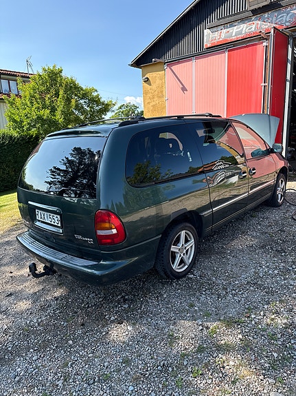 Chrysler Grand Voyager 2 of 5