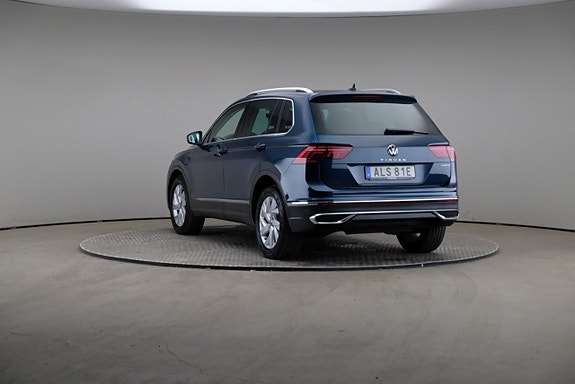 Volkswagen Tiguan 2 of 5