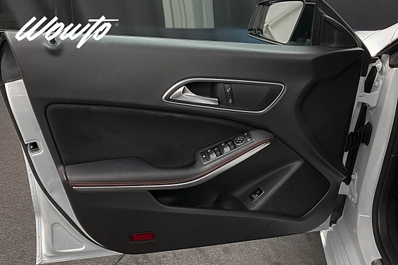 Mercedes-Benz CLA180 9 of 17