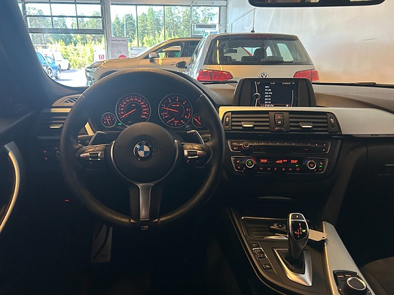 BMW 330d 6 of 14