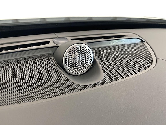 Volvo XC90 13 of 18