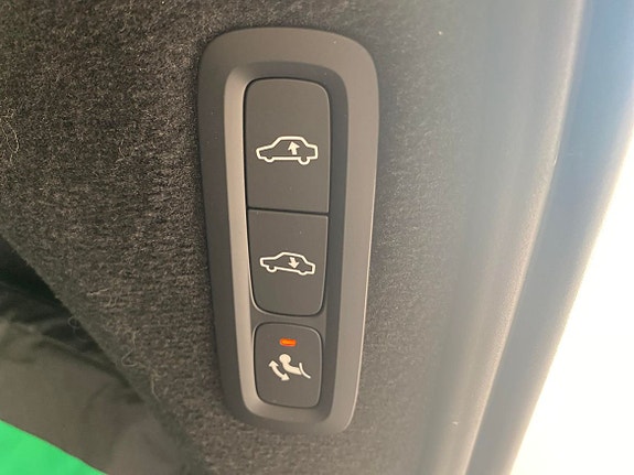 Volvo XC90 16 of 18