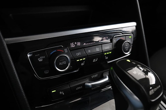 BMW 225xe 27 of 30