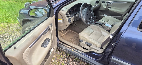 Volvo V70 11 of 17