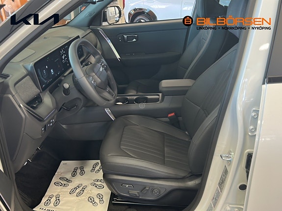 Kia Seltos 8 of 17